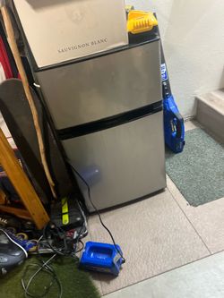Mini fridge