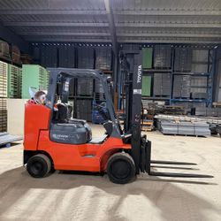 2014 Toyota 10,000 lbs capacity forklift 