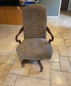 Solid Wood Swivel Office Chair – Upholstered Rolling Desk Chair