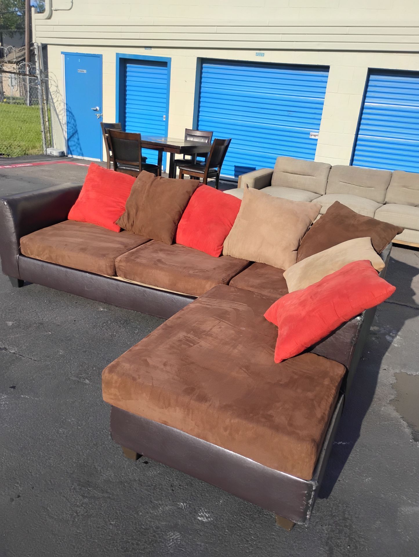 Sectional sofa couch modern - delivery available
