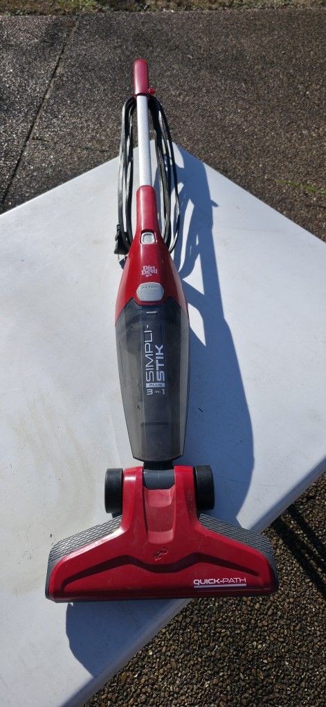 Dirt Devil Simpli‑Stik Plus 3‑in‑1 Vacuum — Used, Working