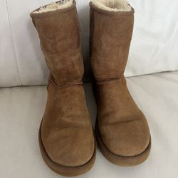 UGG Women’s Boots Classic Short 5825 Chestnut Size 8/EUR 39 