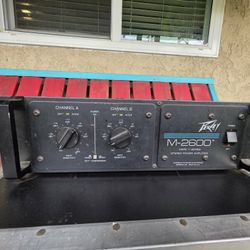 The Peavey M-2600 Amplifier / Amplificador