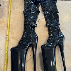 New 10 inch Pleaser Thigh High Size 7…. 