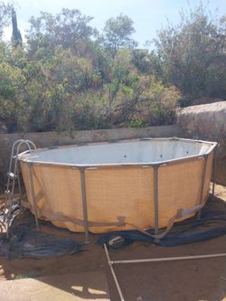 3 1/2 ft Tall. 150in Diameter Pool GREAT CONDITION