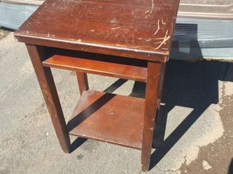 VINTAGE SOLID MAHOGANY WOOD TABLE HAS BRASS HARDWARE
