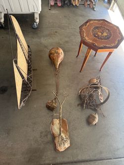 4 antique vintage are not working condition but still a good display piece you must buy everything  you can sale them in flee market or garage sale pl