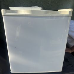 igloo mini fridge 