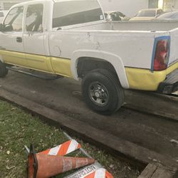 Parting Out 2006 LBZ Duramax With 6 Speed Manual Stick Shift Silverado 2500HD Race Truck