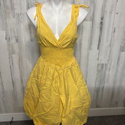 Yellow Dress 