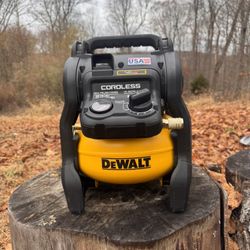 📢 FOR SALE — DEWALT 20V/60V FLEXVOLT Cordless Air Compressor (2.5 GAL)
