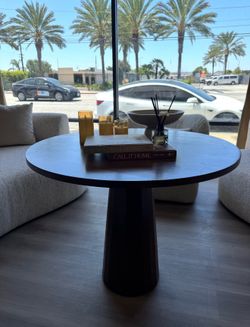 The Norelli Walnut Table