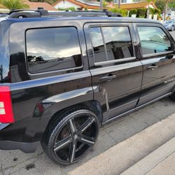 Jeep Patriot, Low Miles, Clean Title, Smogged, Registered, 22"rims, In-dash Navigation System, Runs And Drives Great 