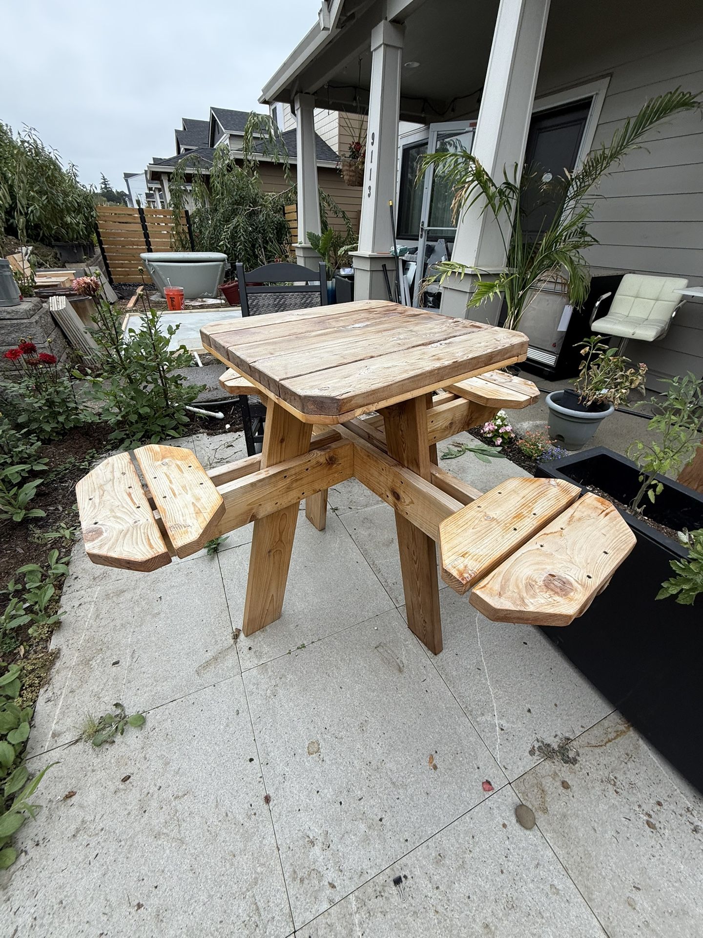 Cedar Bar Table With Floating Stools 
