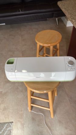 Cricut Explore Die Cutting Machine (missing a die)