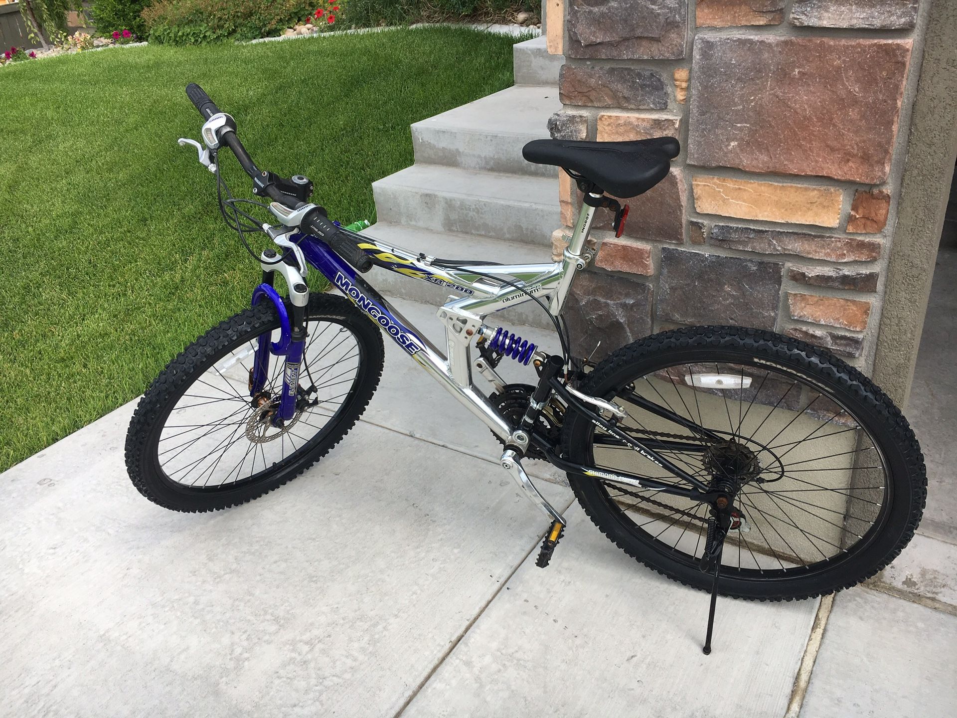 Mongoose xr200 blue hotsell