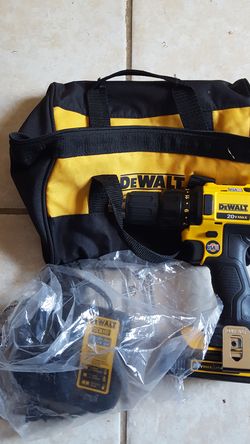 Dewalt 20V MAX 1.5 Ah Cordless Lithium-Ion 1/2 in. Compact Drill Driver Kit