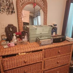 Beautiful Wicker Q Or F Bedroom Set