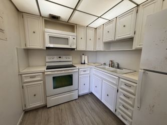 3-Piece Kitchen Appliance Set – $150 (Fridge, Microwave & Stove) White