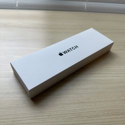 New Apple Watch SE 2nd Gen Starlight