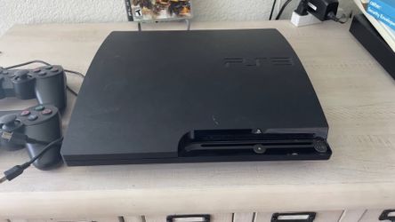 PlayStation 3 Console Bundle – 2 Controllers + Game – Works Great