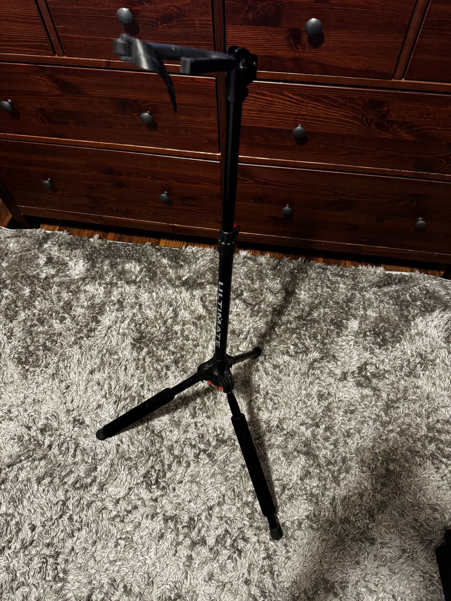 Ultimate Support GS-100+ Guitar Stand – Like New