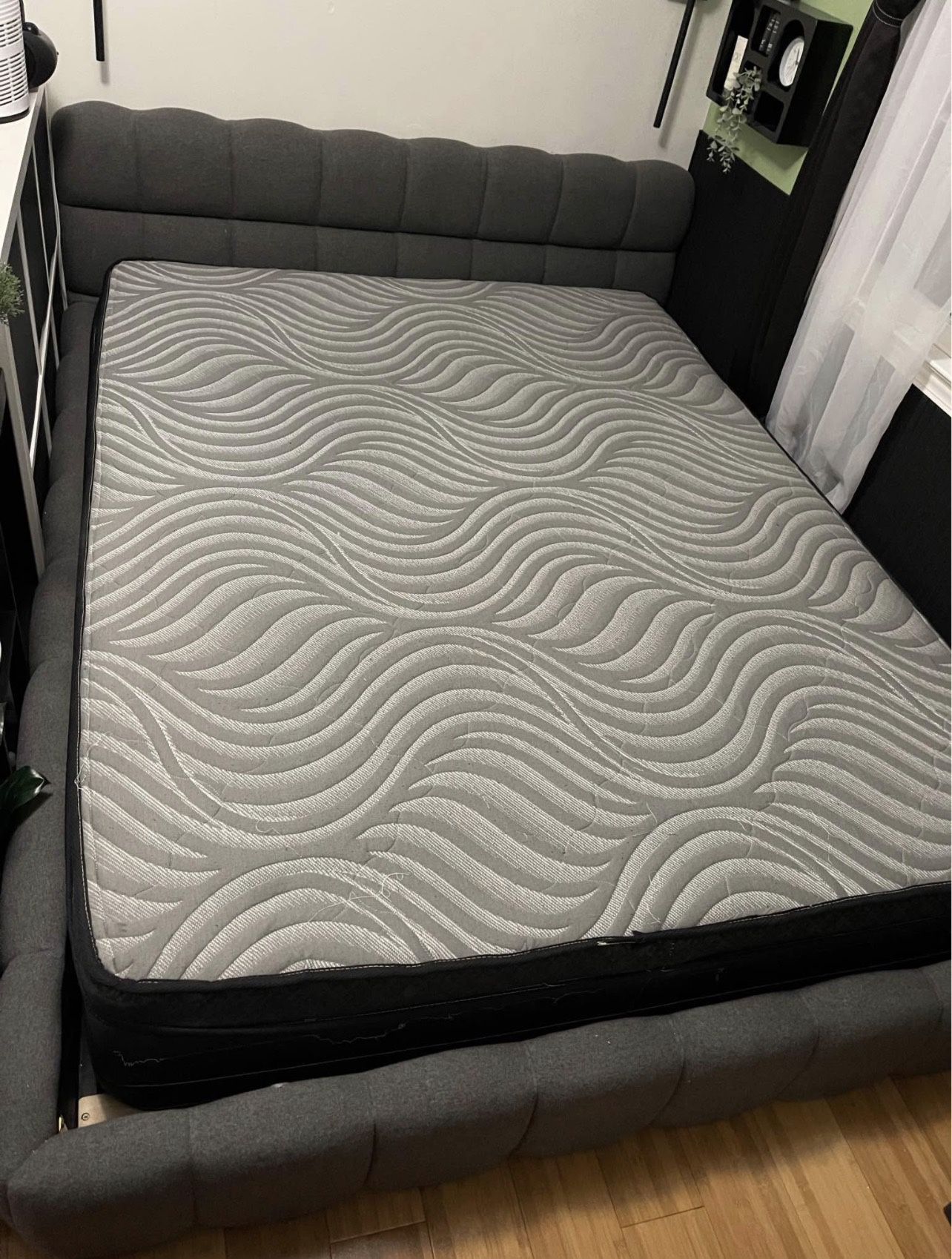 Queen Puffer Bed Frame (Mattress INCLUDED)