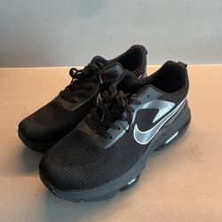 NIKE RUNNING SHOES