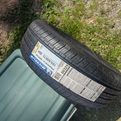 One Michelin Primacy MXV4 Tire