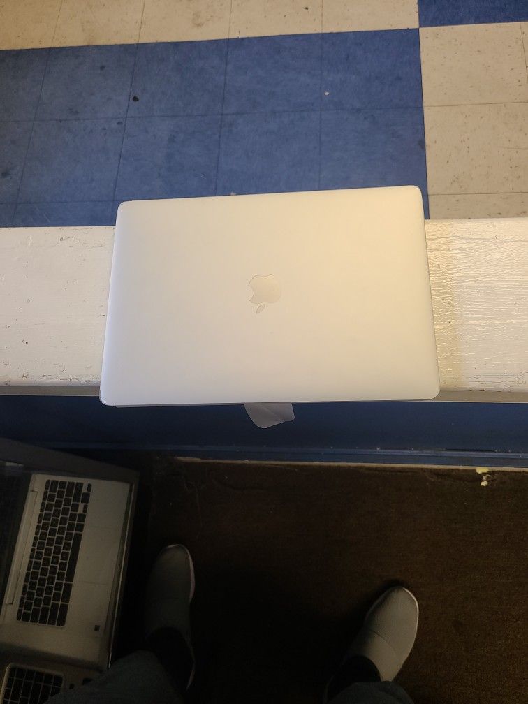 Brand New 2020 Macbook Air . 256 Gb. I3