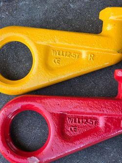 Eye container lifting luggage hook