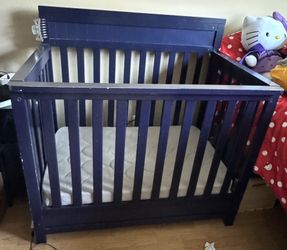 Mini crib And Mattress