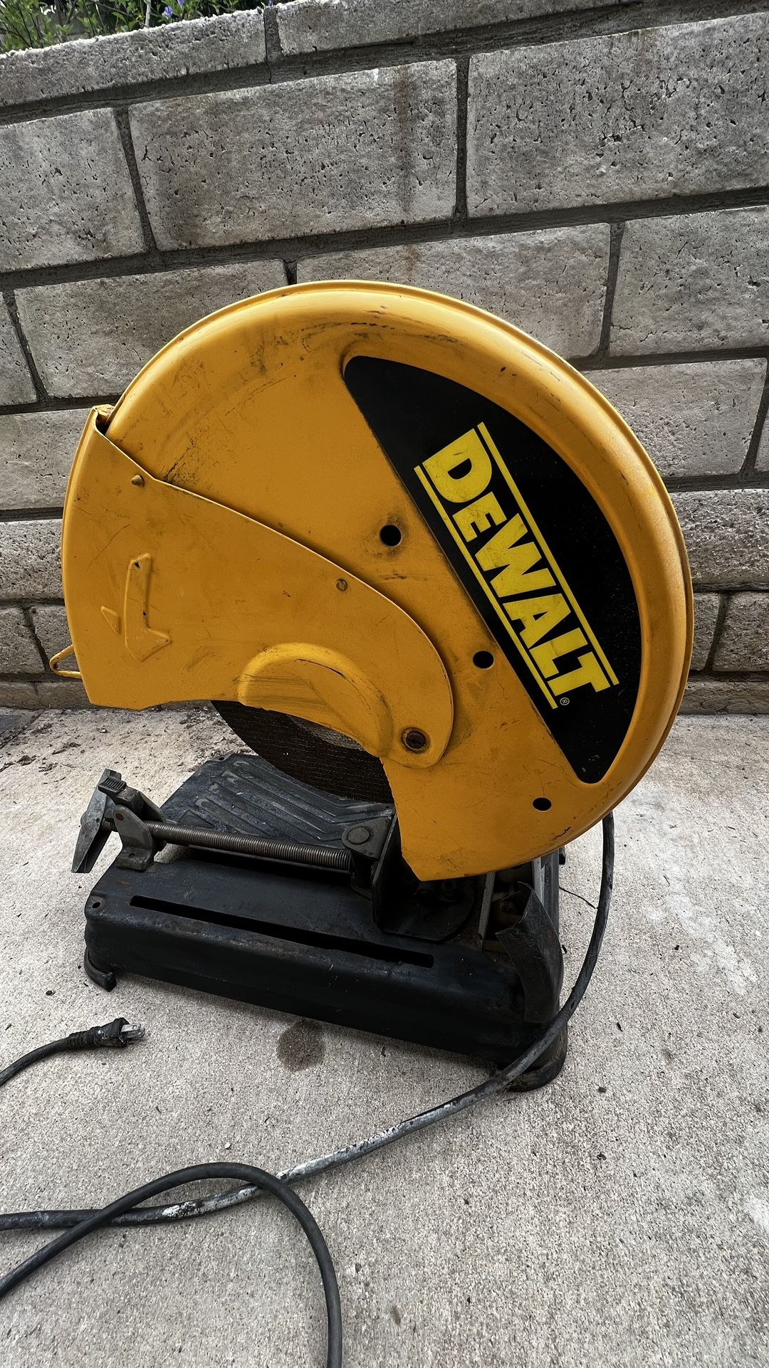 Dewalt 15 Amp Corded 14in. Cut Off saw