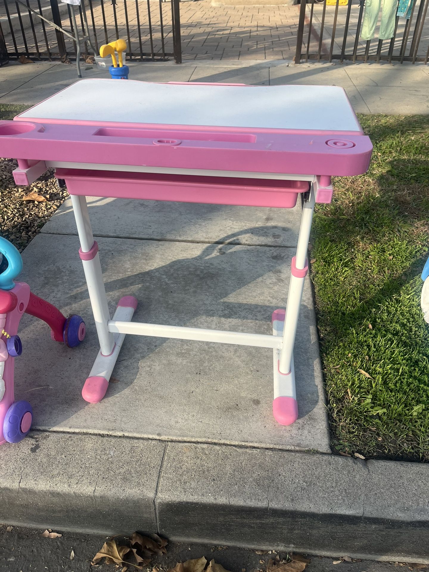 Nice Pink Desk For Girls