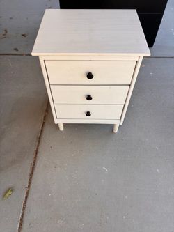 White 3-Drawer Nightstand