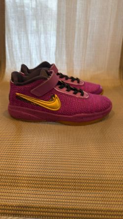 Nike LeBron size 2.5Y