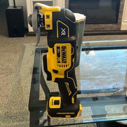 DEWALT 20V MAX XR Cordless Brushless 3-Speed Oscillating Multi Tool (Tool Only) Questions & Answers (50