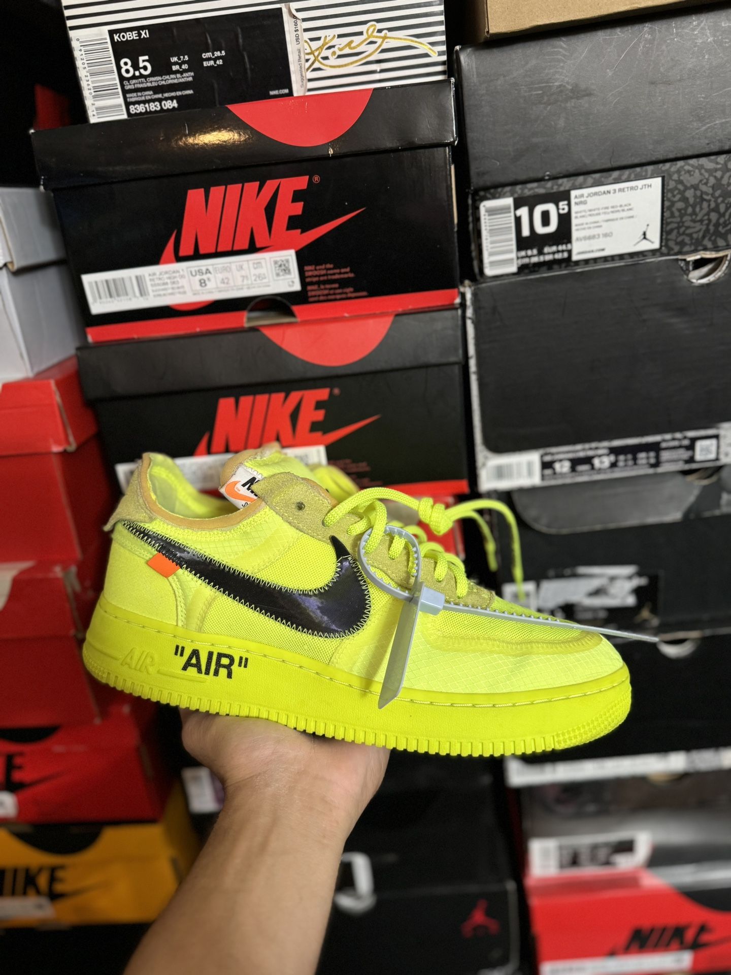 Nike Air Force 1 Low Off White Volt size 10 Close To VNDS