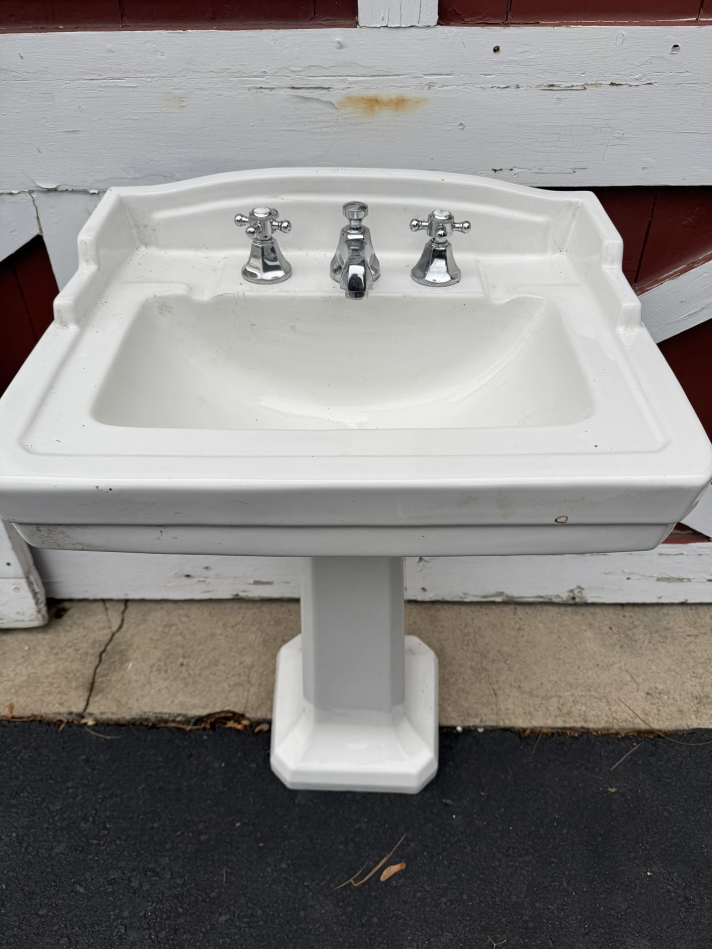 Pedestal Sink with Faucets