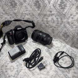 Nikon D5300 DSLR Camera + Nikon 18-200mm VR II Zoom Lens( READ DISCRIPTION)