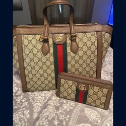 Gucci Medium Tote Bag With Wallet