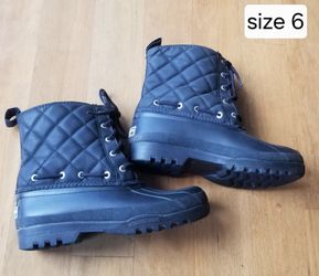 Sorel boots women 6, 8 men 8