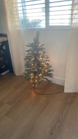 Decor Tree Xmas Perfec Condition With Lights