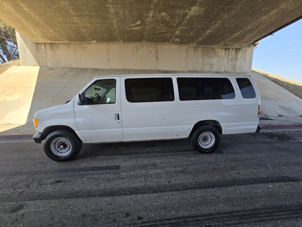 2002 Ford E-350