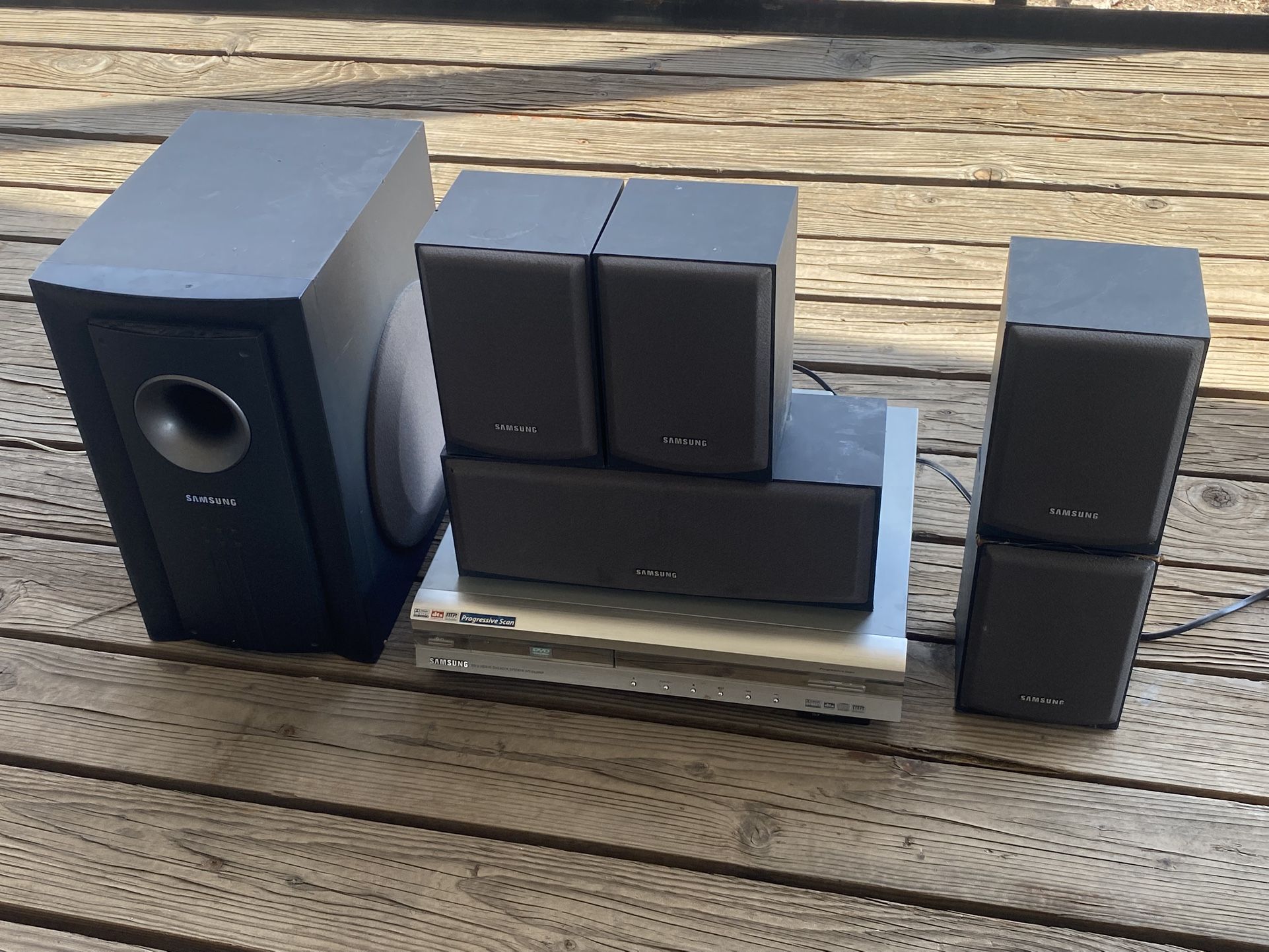 Samsung DVD Surround Sound System 