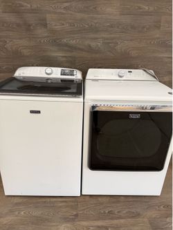 Maytag washer and dryer laundry set