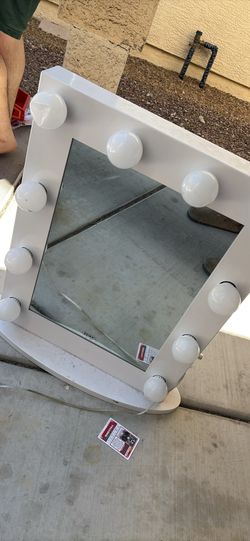 Led light vanity mirror