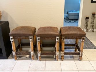 Set of 3 wood Bar Stools