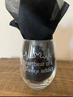 NWT Heartbeat of a Disney Addict Engraved Stemless Wine Glass