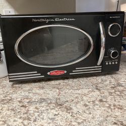 Two year old microwave retro look
